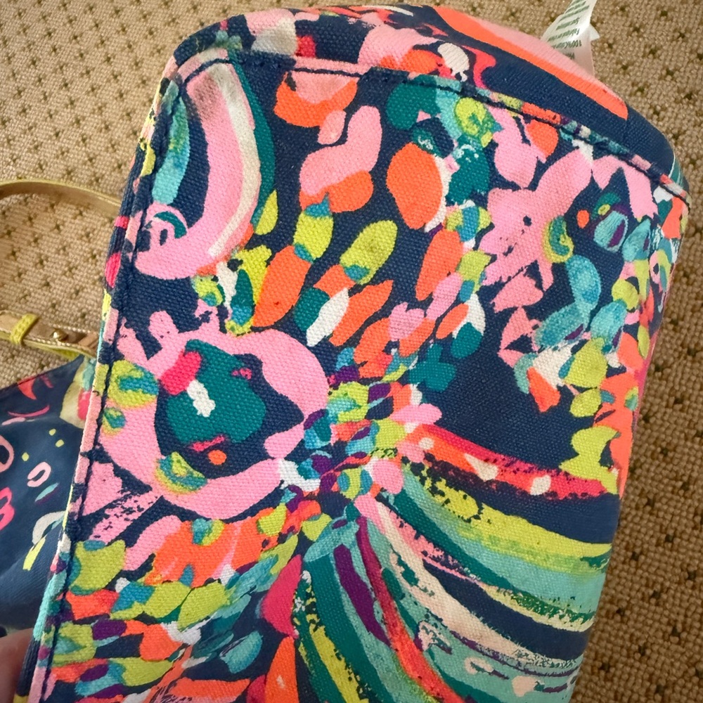 Lilly Pulitzer Reversible Beach Tote in Beach Loot & Midnight Cove with Pouch! - Picture 11 of 16